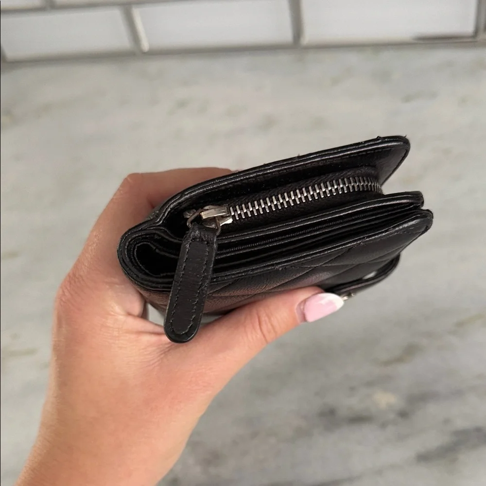 CHANEL Black vintage Quilted Wallet - Picture 6 of 10